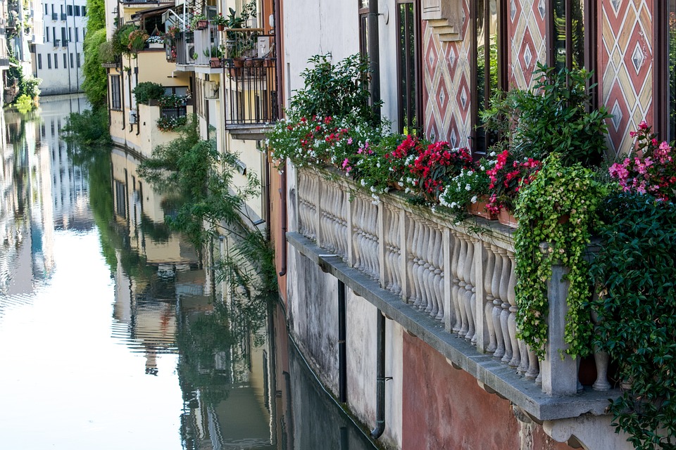 Case lungo il fiume Bacchiglione